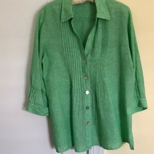 Green sherbet color button down linen top in size 8 from Foxcroft in shaped fit